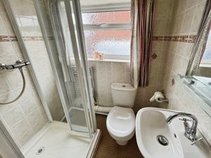 Shower room- click for photo gallery